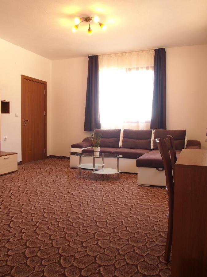 Отель Family Hotel Panorama Чифлик-16